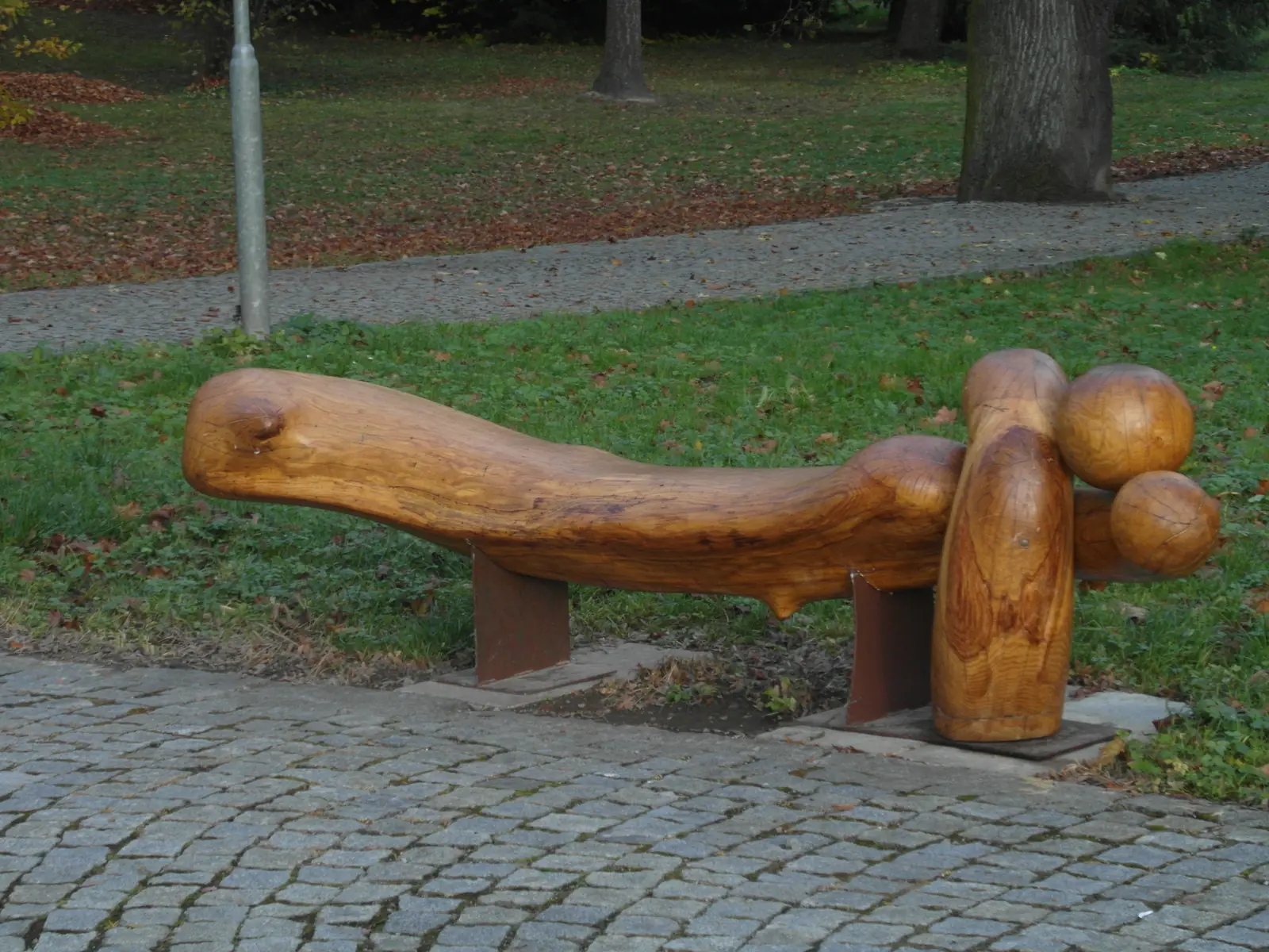 Lavička objetí (dub)